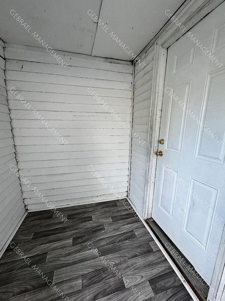 920 Durand St. — Photo 2