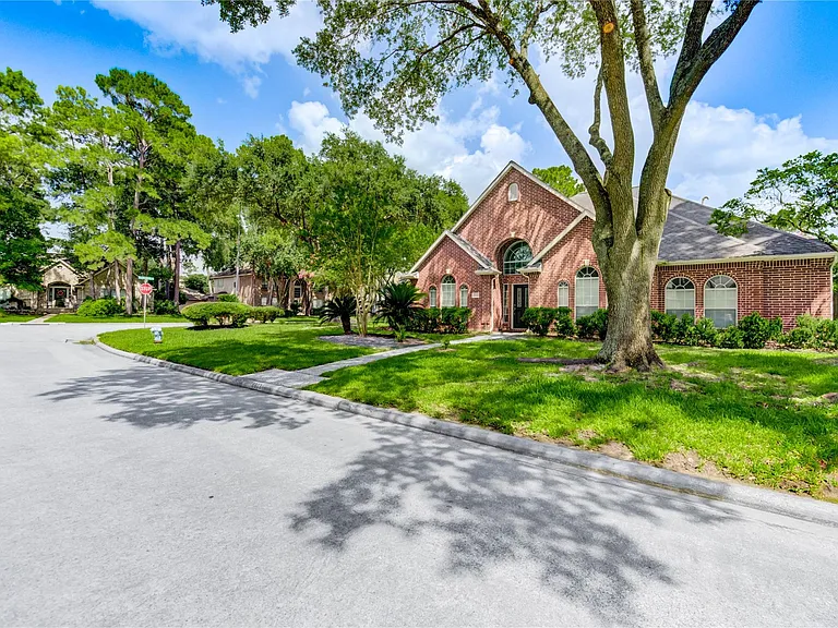 8803 Memorial Creek Dr — Photo 50