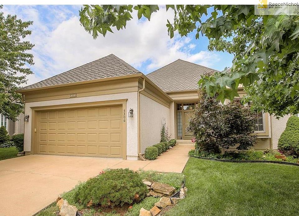 Tom French 1.5 Reverse in a gated community.