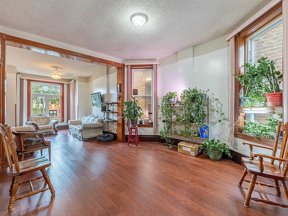 2nd image of 2647 W Evergreen Ave