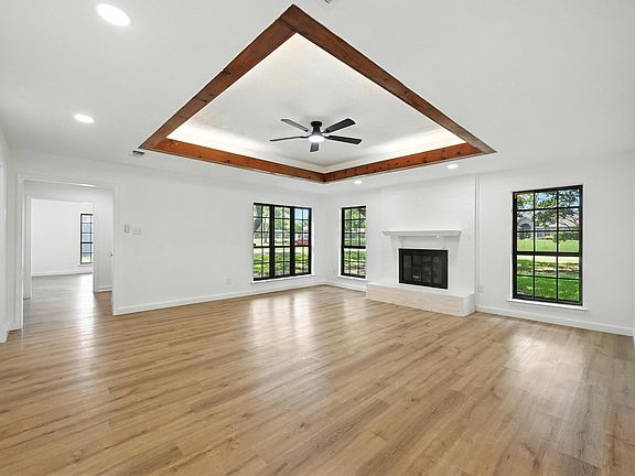 5th image of 3309 Larkin Ln