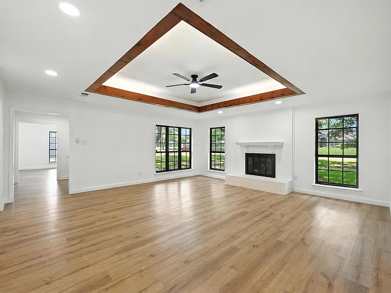 3309 Larkin Ln — Photo 5