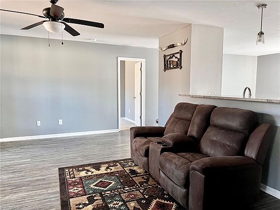 5th image of 2531 Henley Ln