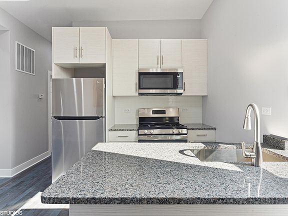 5th image of 2702 S Homan Ave #4