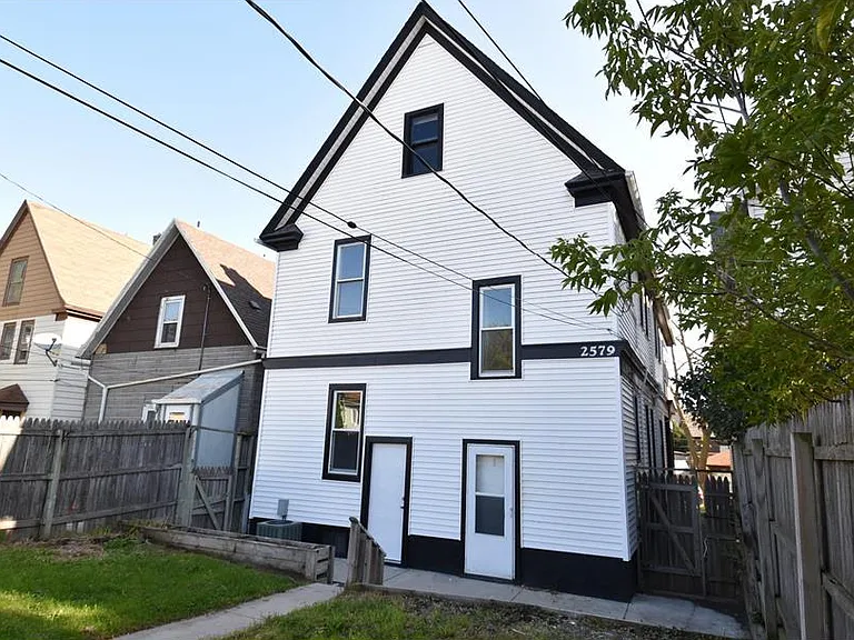 2577 S Graham St — Photo 18