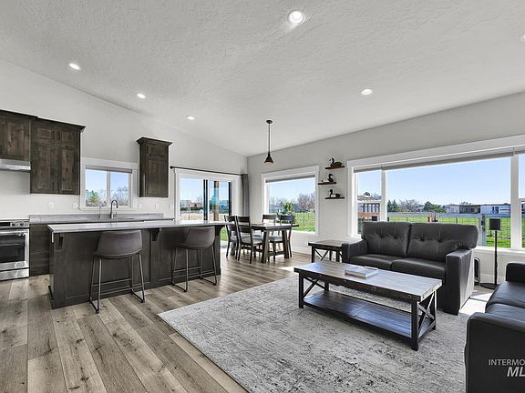 4th image of 1619 Primrose Dr