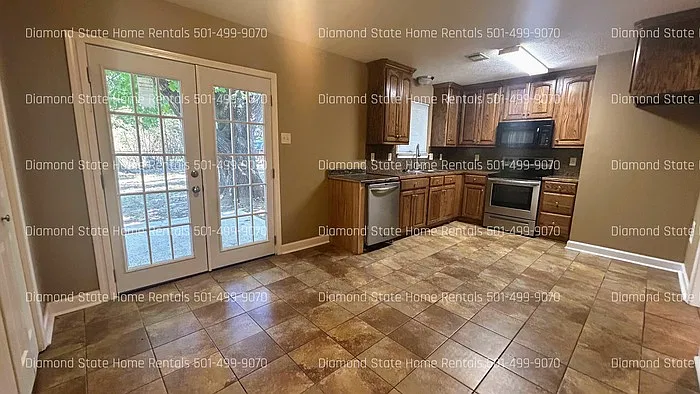 3 bed, 1.0 bath, 1050 sqft, $1,250 — Photo 4
