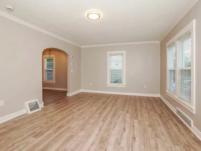 935 Walnut St — Photo 3