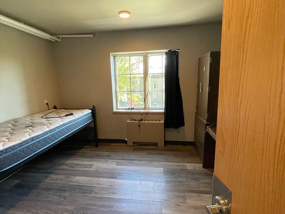 2nd image of 710 NE Linden St