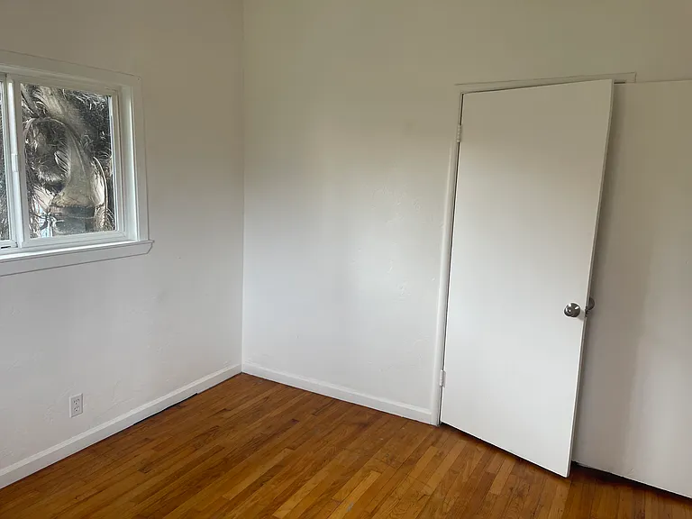 991 Suiter St #B — Photo 5