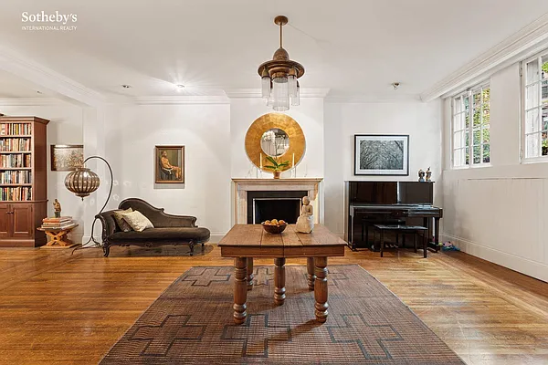 Sold by Sotheby's International Realty | media 14