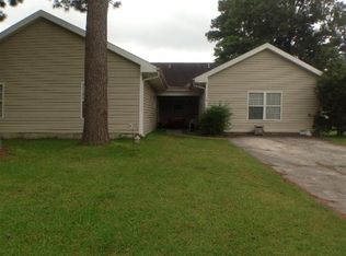 8 Walnut Dr, Jacksonville, NC 28546