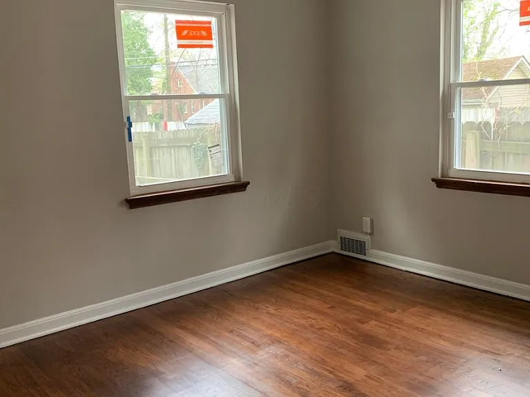 936 Lilley Ave — Photo 9
