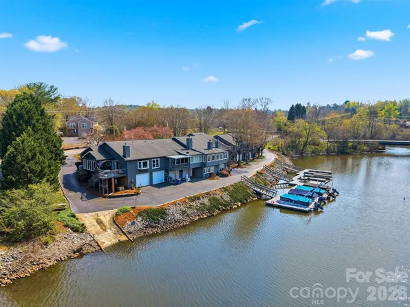 2200 6th St NW APT 3A, Hickory, NC 28601