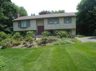 7 Longfellow Rd, Shelton, CT 06484