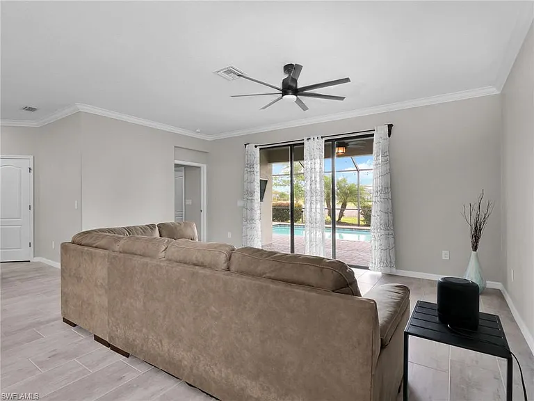 19527 Utopia Ln — Photo 16