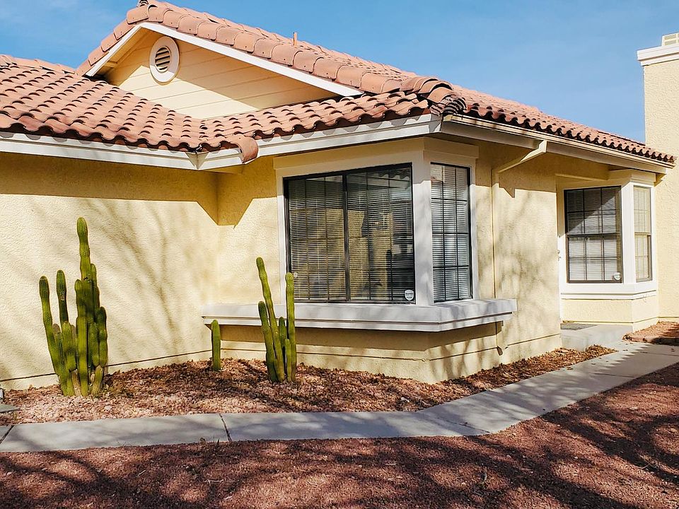 1st image of 633 Whispering Palms Dr