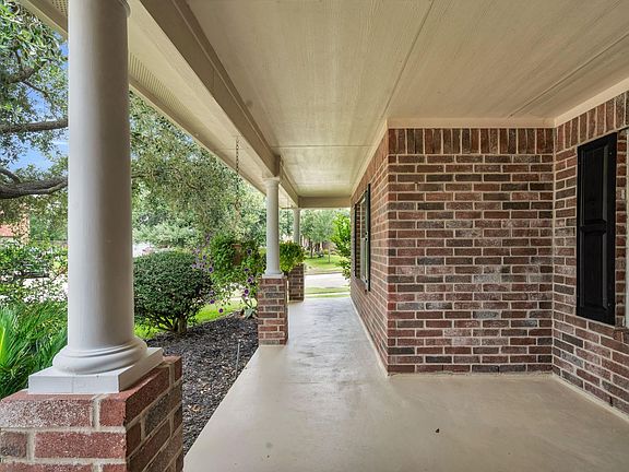 3rd image of 908 Victoria Lakes Dr