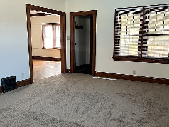 3rd image of 43 N Lewis Ave