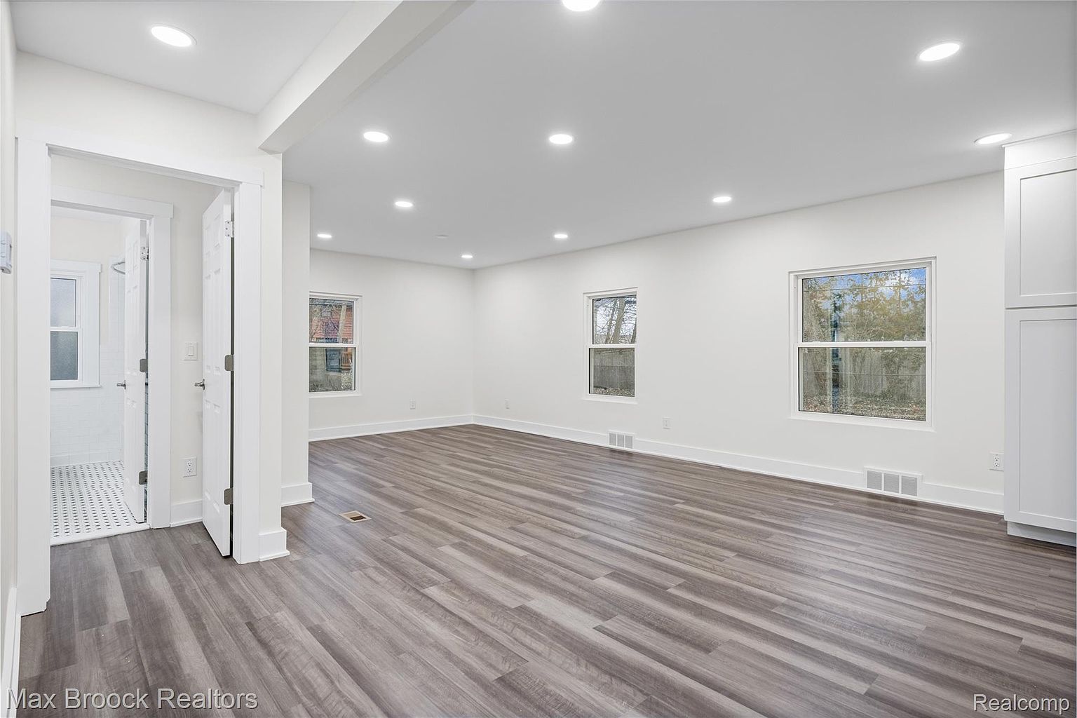 17348 Hilton St, photo 10