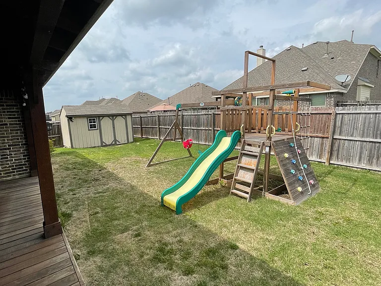 236 Arbury Dr — Photo 17