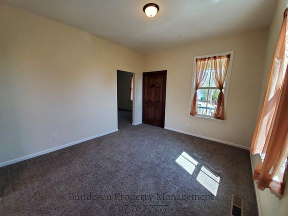 3rd image of 309 Pleasant St