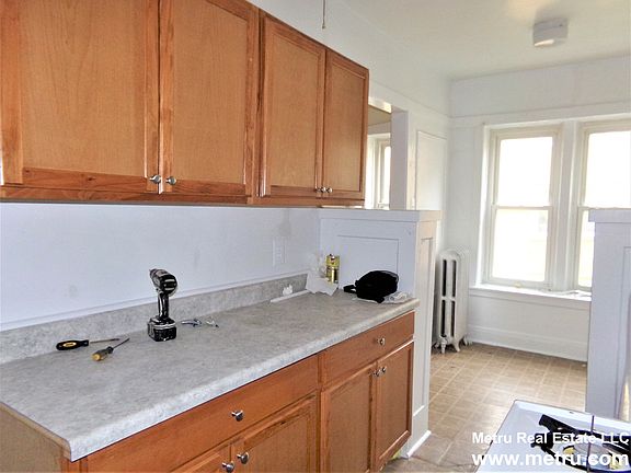 5th image of 6538 N Lakewood Ave #8