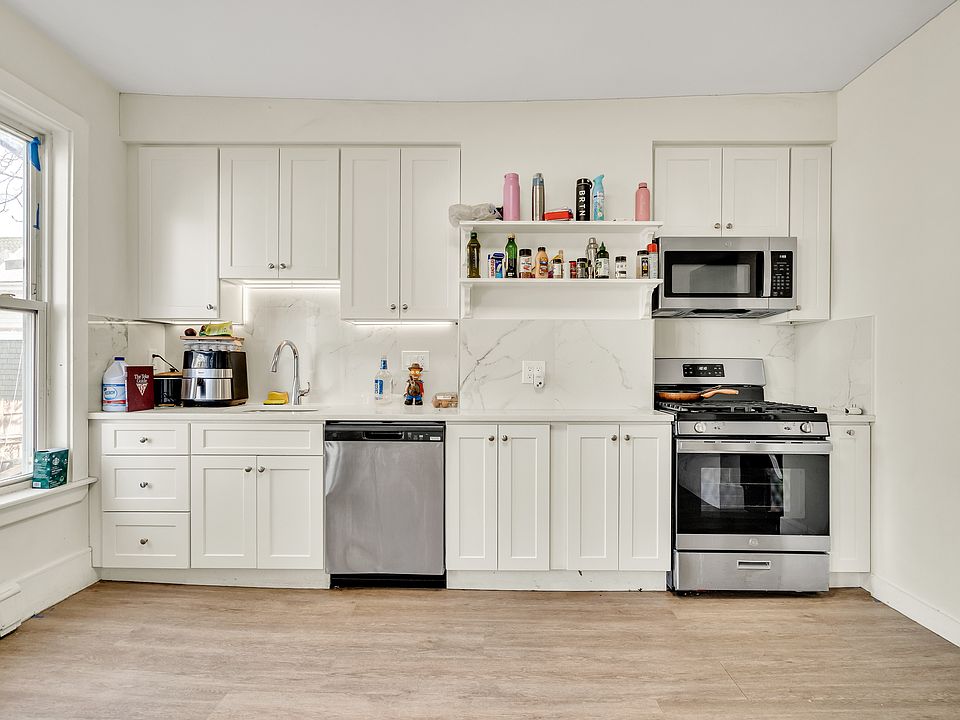 1st image of 22 Ashford St #20