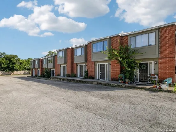 1221 W Hopkins #2, San Marcos, TX 78666