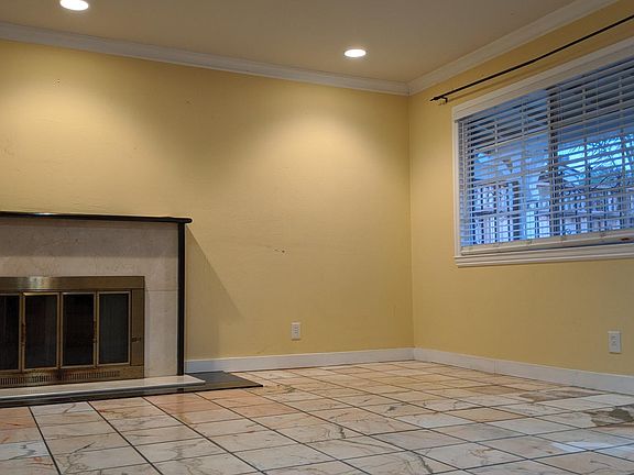 4th image of 1160 Cathay Dr