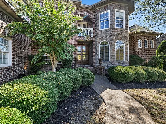 4th image of 425 Ridgecrest Ln