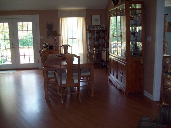 5th image of 106 Meadow Ln