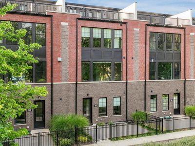 916 E Chicago Ave, Naperville, IL, 60540