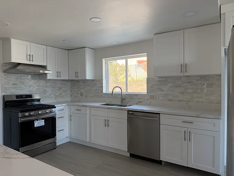 10411 Glory Ave — Photo 1