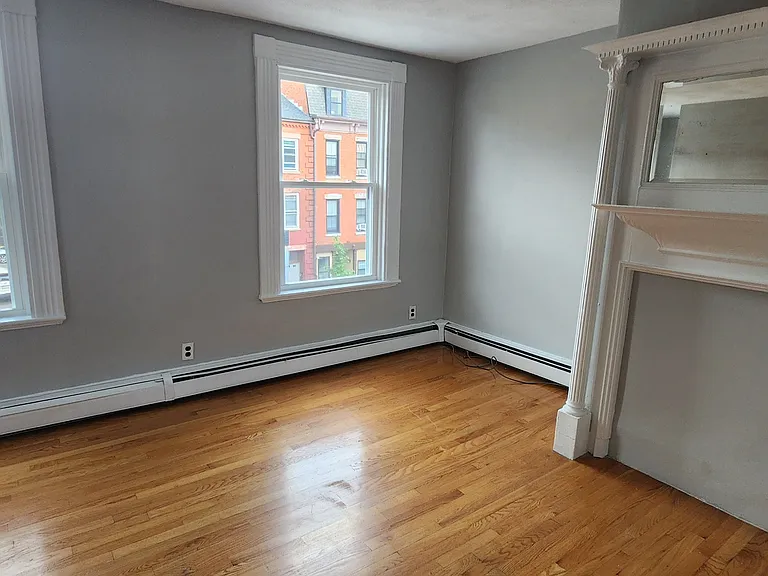 272-274B Meridian St #2 — Photo 7