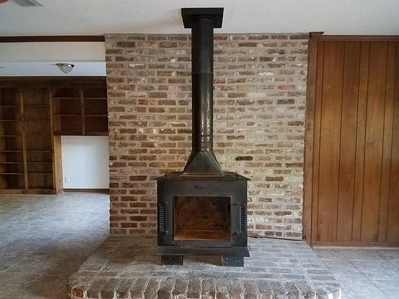 3rd image of 4401 Birchwood Dr E