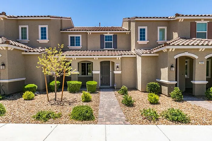 3 bed, 2.5 bath, 1544 sqft, $2,167 — Photo 1