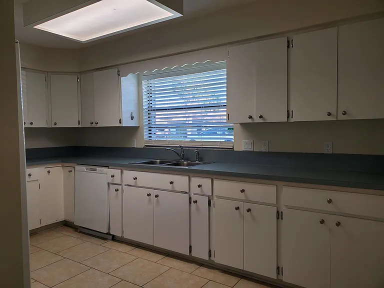 200 Greenfield Rd — Photo 16