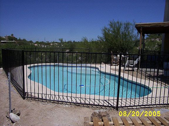 3rd image of 910 W Cresta Loma Dr