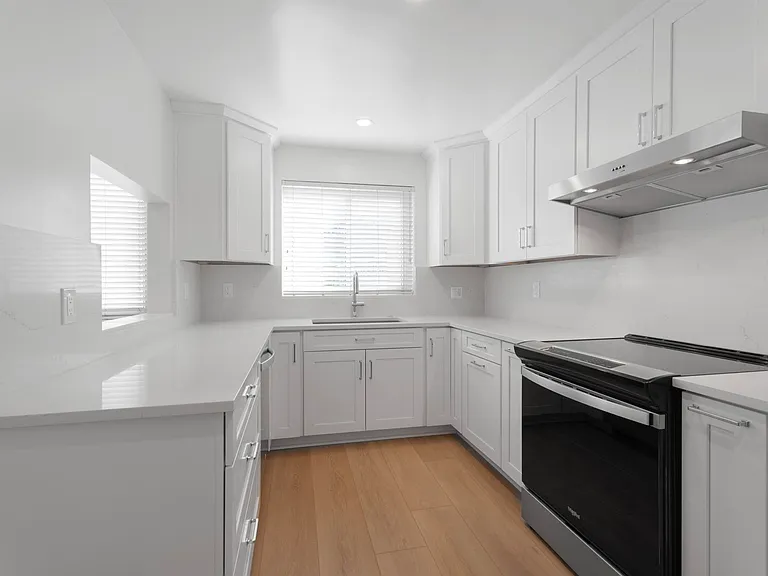 930 3rd St #107 — Photo 9