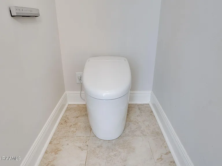 405 S Montauban Dr — Photo 23