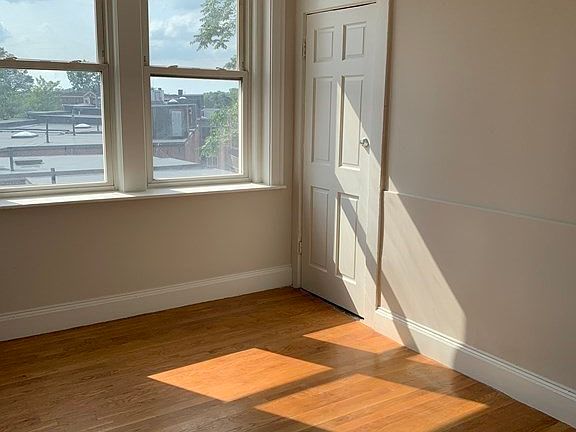 4th image of 129 Chiswick Rd APT 17
