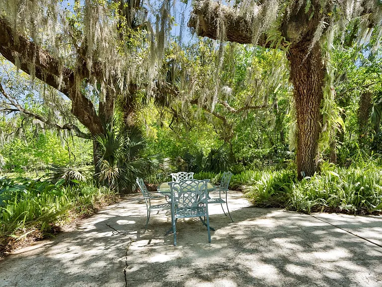 245 Country Circle Dr E — Photo 36
