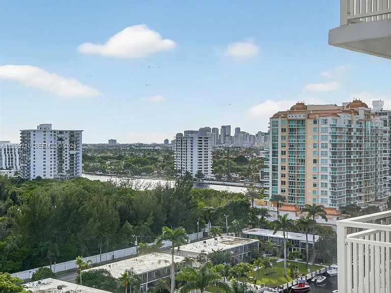 3000 E Sunrise Blvd #14C — Photo 41