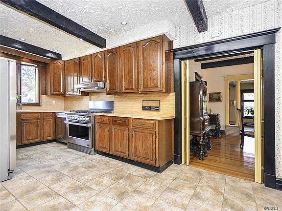 4th image of 21 Highland Ave
