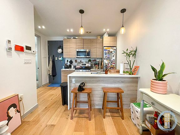 5th image of 802 Sterling Pl #2A