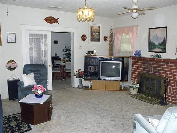 3rd image of 326 Santos St
