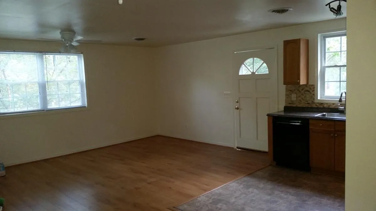 1872 Cedar Dr — Photo 4