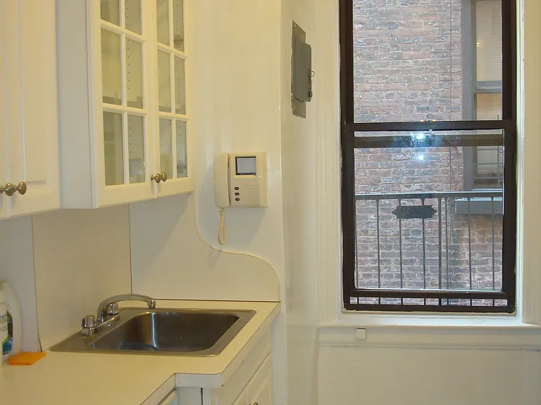 229 W 101st St #5A — Photo 4