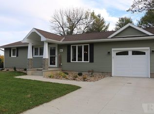 816 Starlite Dr, West Point, IA 52656